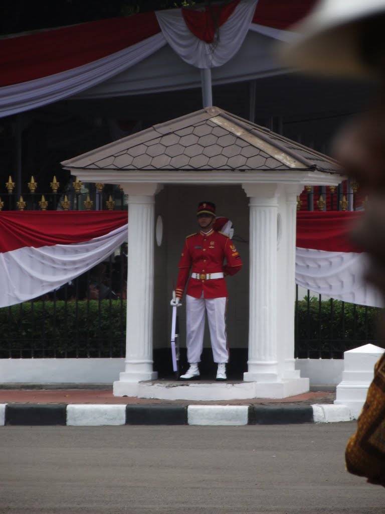 Pos Jaga Istana Presiden by Richard Monny