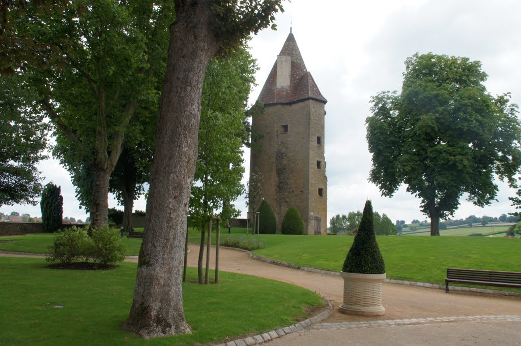 La Tour Charles le Téméraire à Charolles by prestant