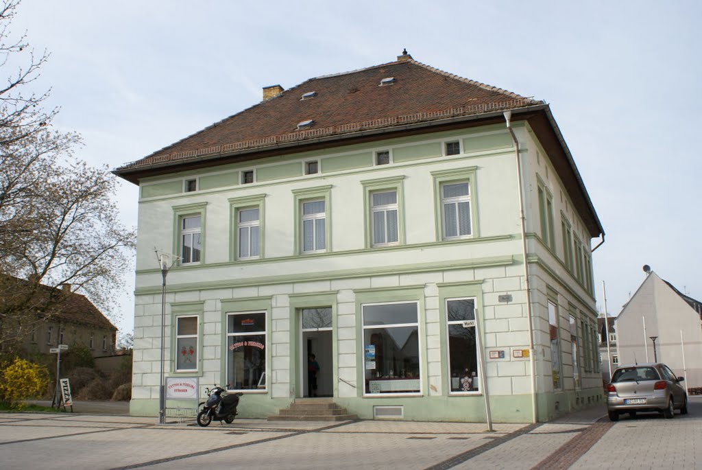 Am Marktplatz Schkeuditz (Nordsachsen) by Atheistin