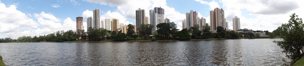 Panorâmica do Lago Igapó e vista do Bairro Palhano - Londrina - Paraná - Brasil by Paulo Yuji Takarada