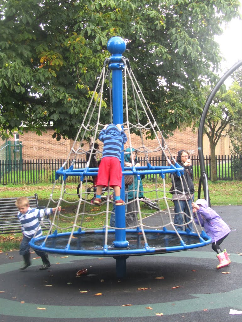 Heaton Mersey Vale Road playground by © Phil Rowbotham