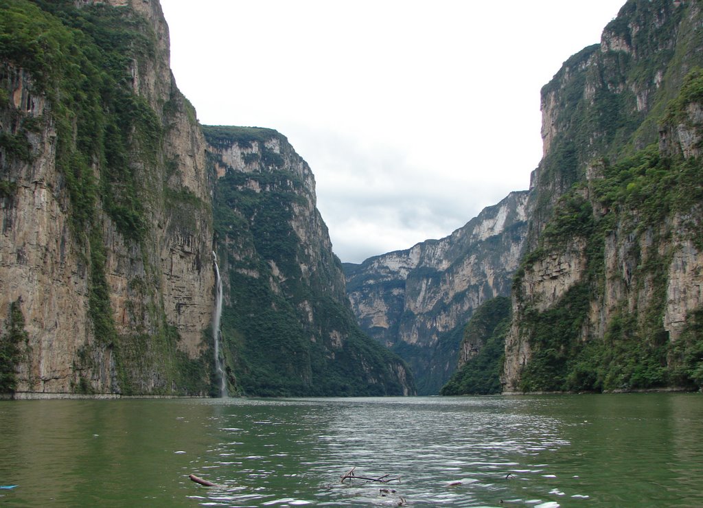 Cañon del Sumidero 4 by Oscar Zuazo