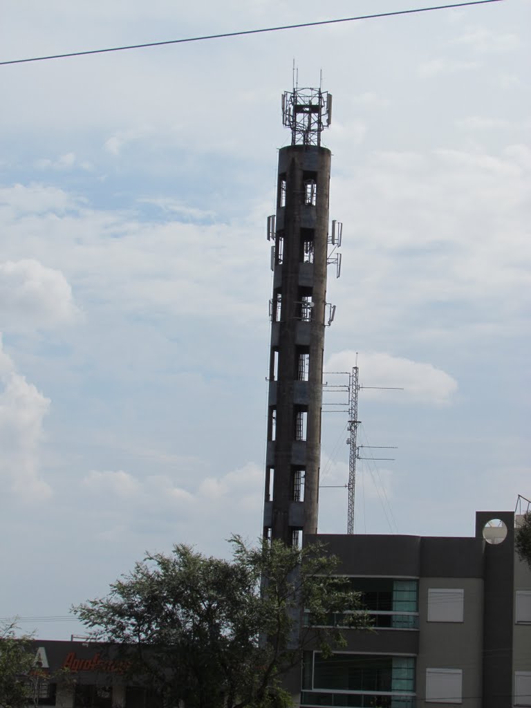 Torre de comunicações de São Miguel do Iguaçu, PR. by Ricardo Mercadante