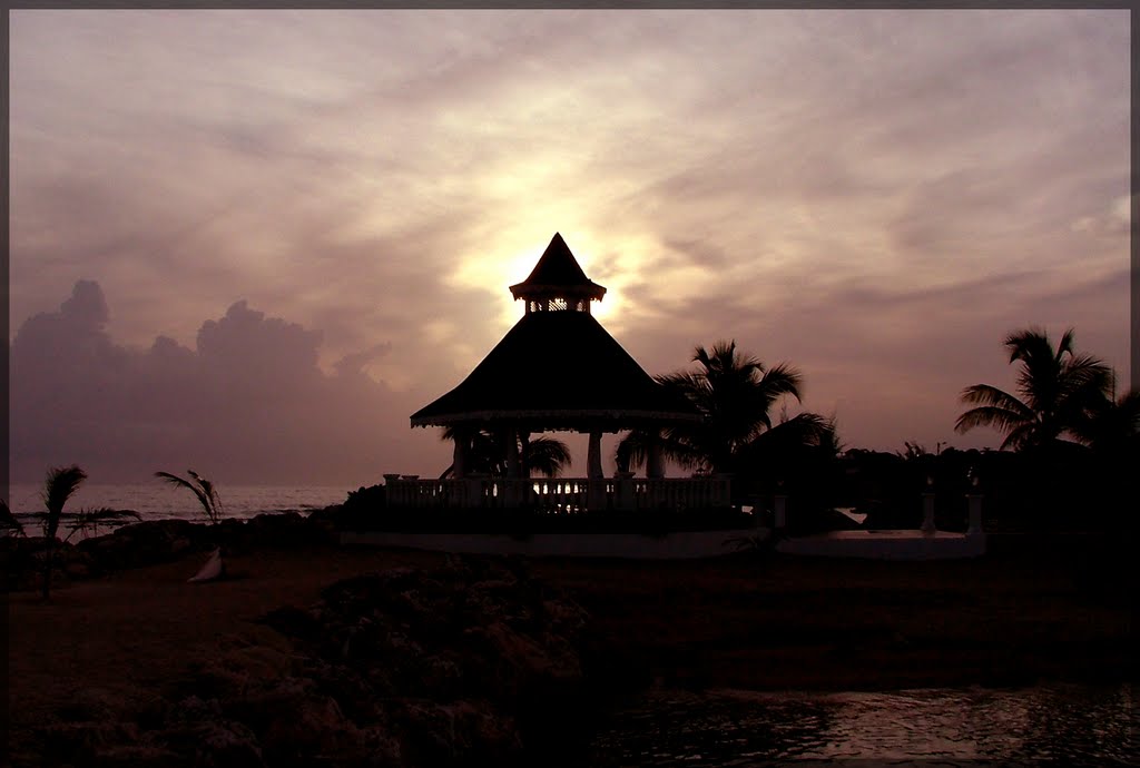 NASCER DO SOL EM RUNAWAY BAY JAMAICA by ManueldaCosta