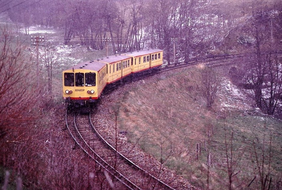 Le petit train jaune près de la gare de Mont Louis-la Cabanasse, Cerdagne by Lille-Magnus