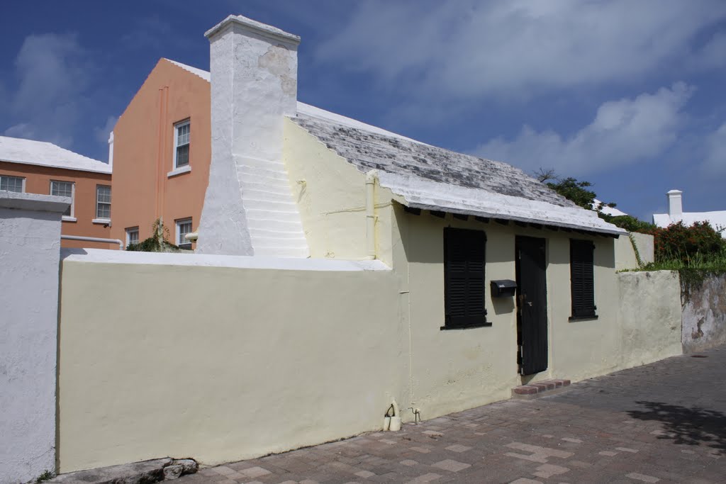 Small house, St George, Bermuda by David Carr