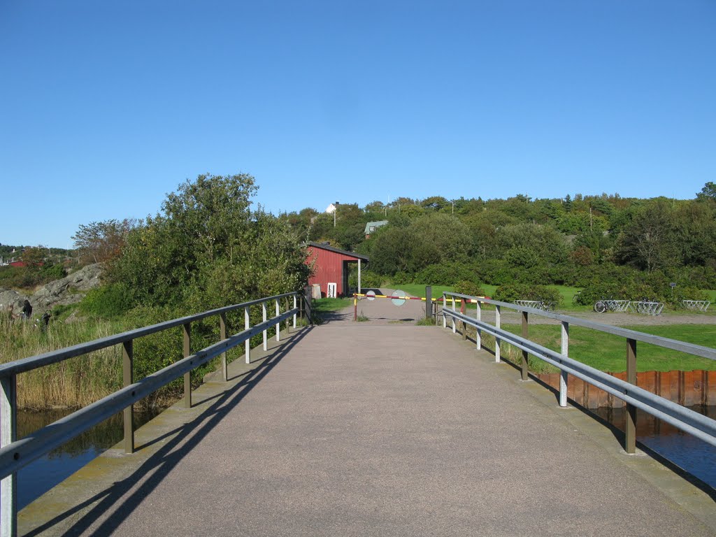 Bron från Stora Amundö / Bridge from Stora Amundö (2011) by Biketommy