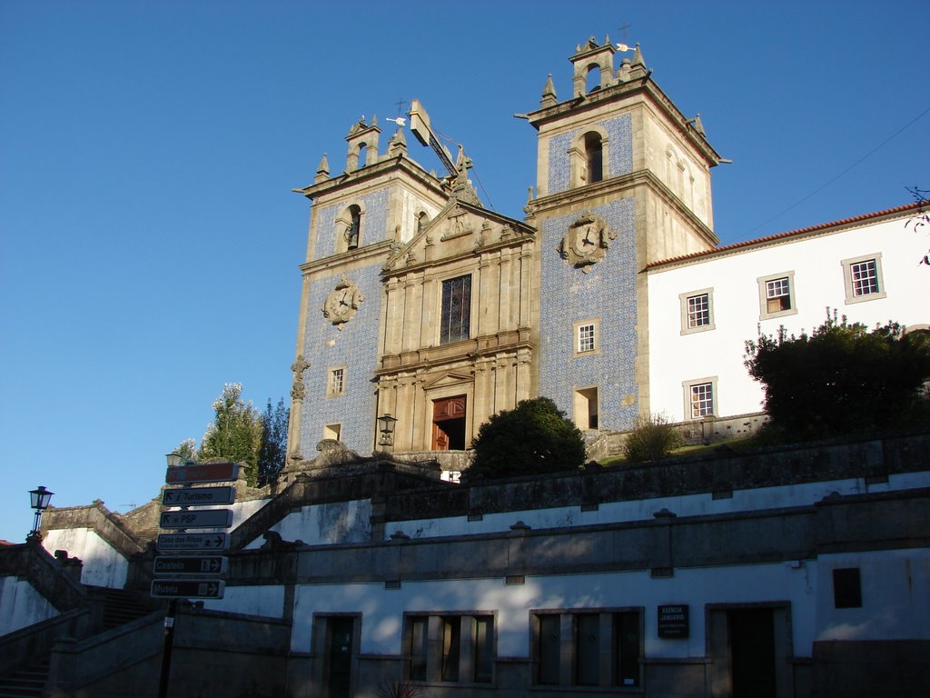 Igreja em Santa Maria da Feira by Andre Luis Acosta