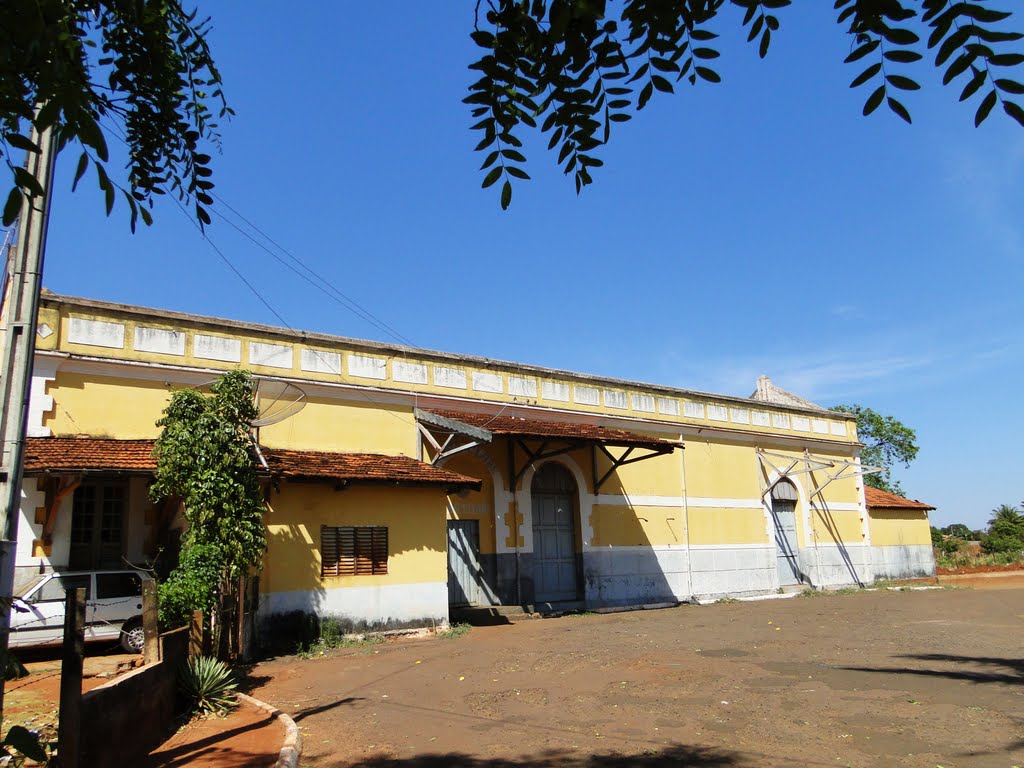 Antiga Estação Ferroviária da NOB - Castilho/SP by Carlos Morcego