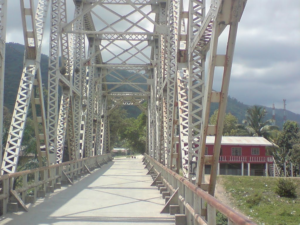 Antiguo Puente de Balfate by Eblin E. Tejeda