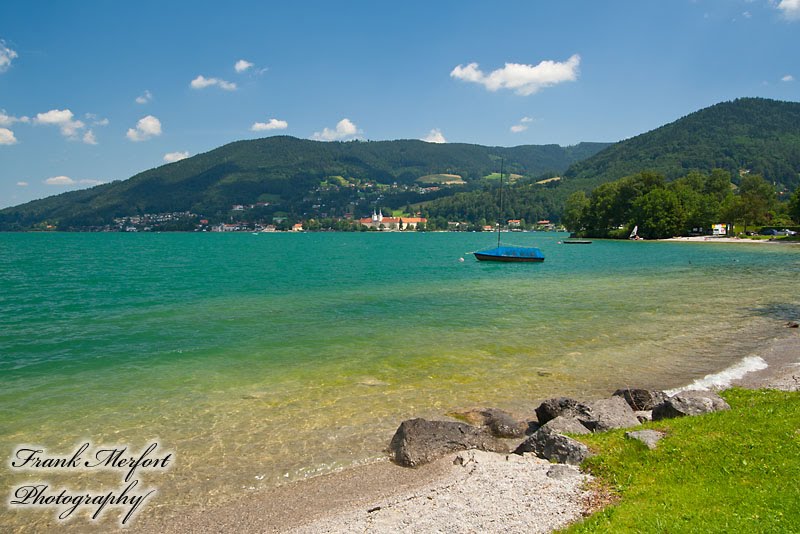 Tegernsee bei Rottach-Egern mit Blick auf den Ort Tegernsee by Frank Merfort