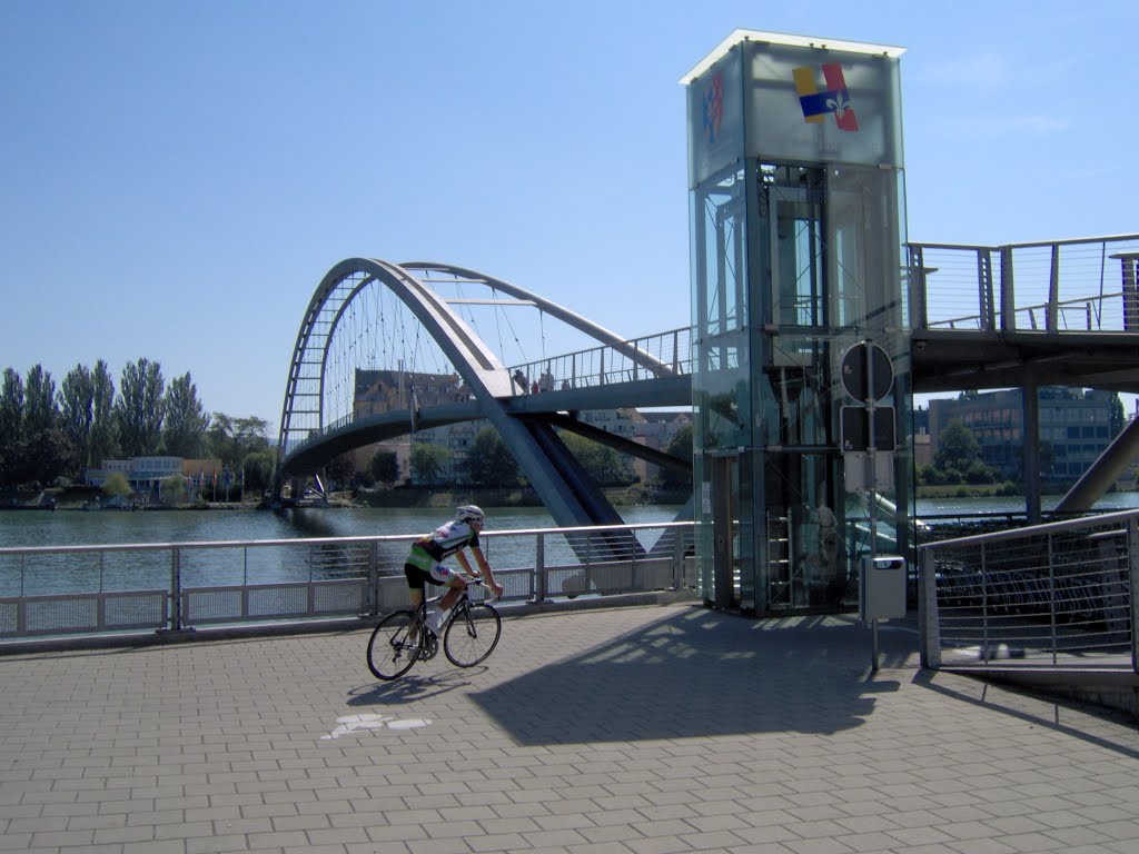 Dreiländerbrücke in Huninge / Frankreich by Sachsenuwe