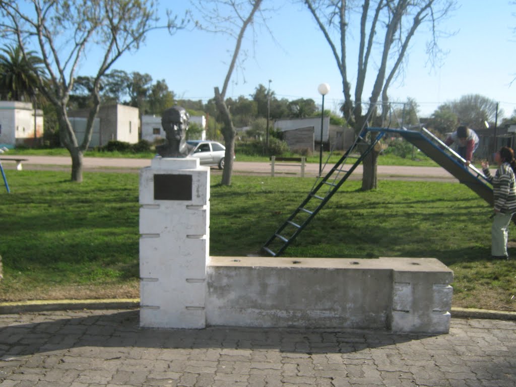 Busto em Homenagem a General Artigas by Arlemir Mendonça