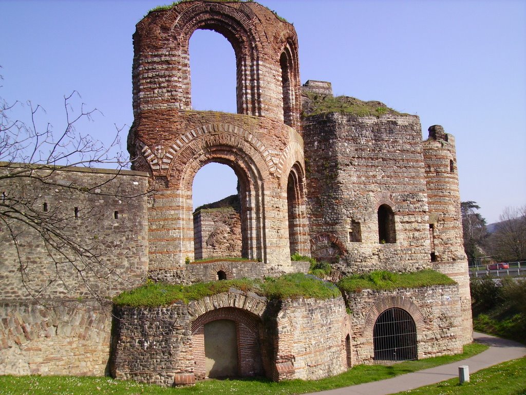 Trier - Kaiserthermen by Henry_Chinaski