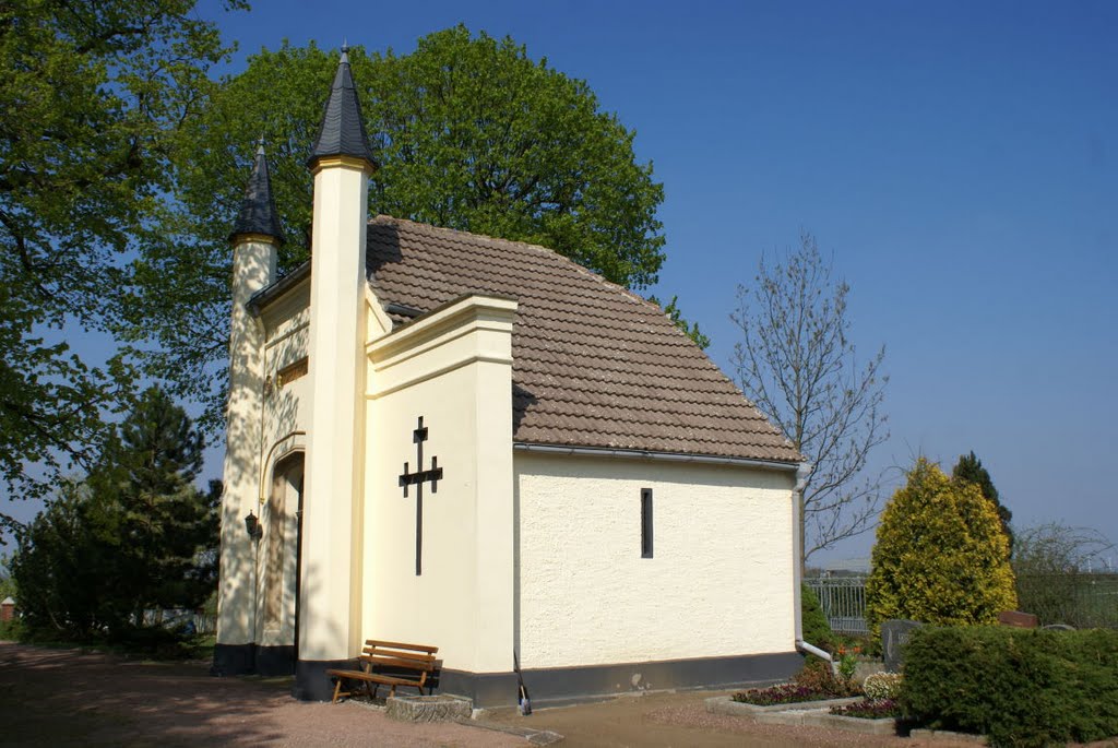 Friedhofskapelle Gerlebogk (Salzlandkreis) by Atheistin