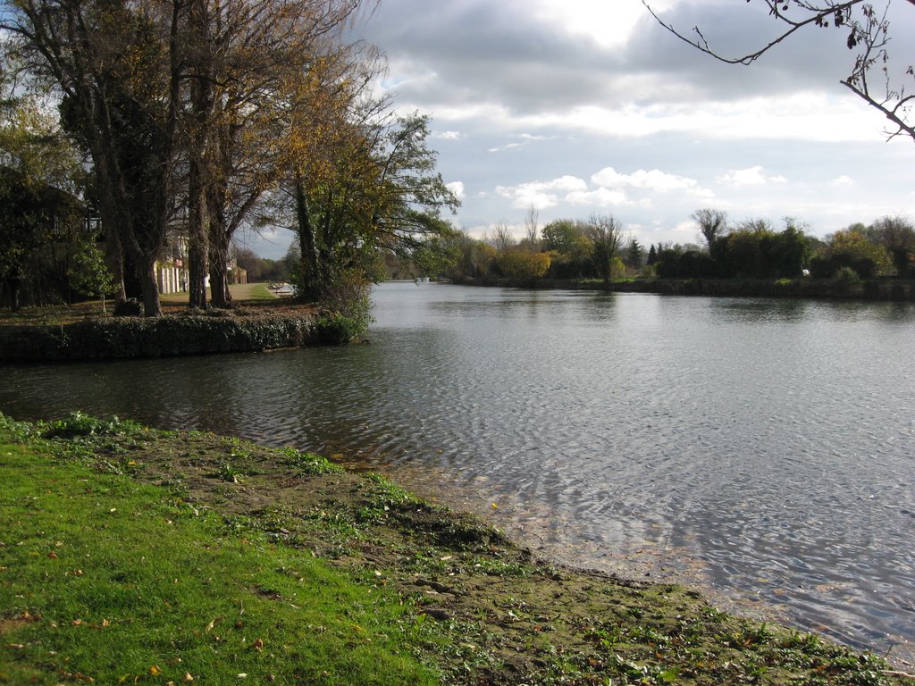 The Oxford Rowing Sheds on the Thames by txarno