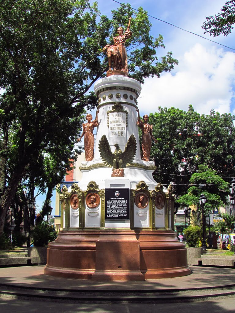 Quince Martires monument by cesarcentroncambay