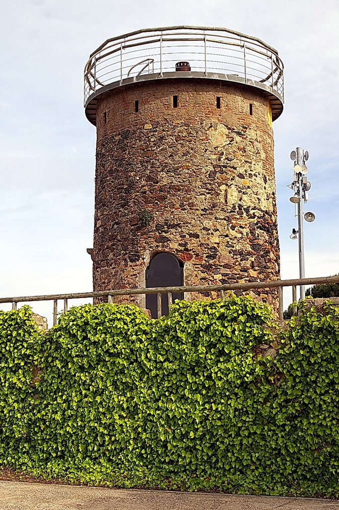 Torre del Castillo, Malgrat de Mar, Barcelona, Cataluña, España by Antonio Alba