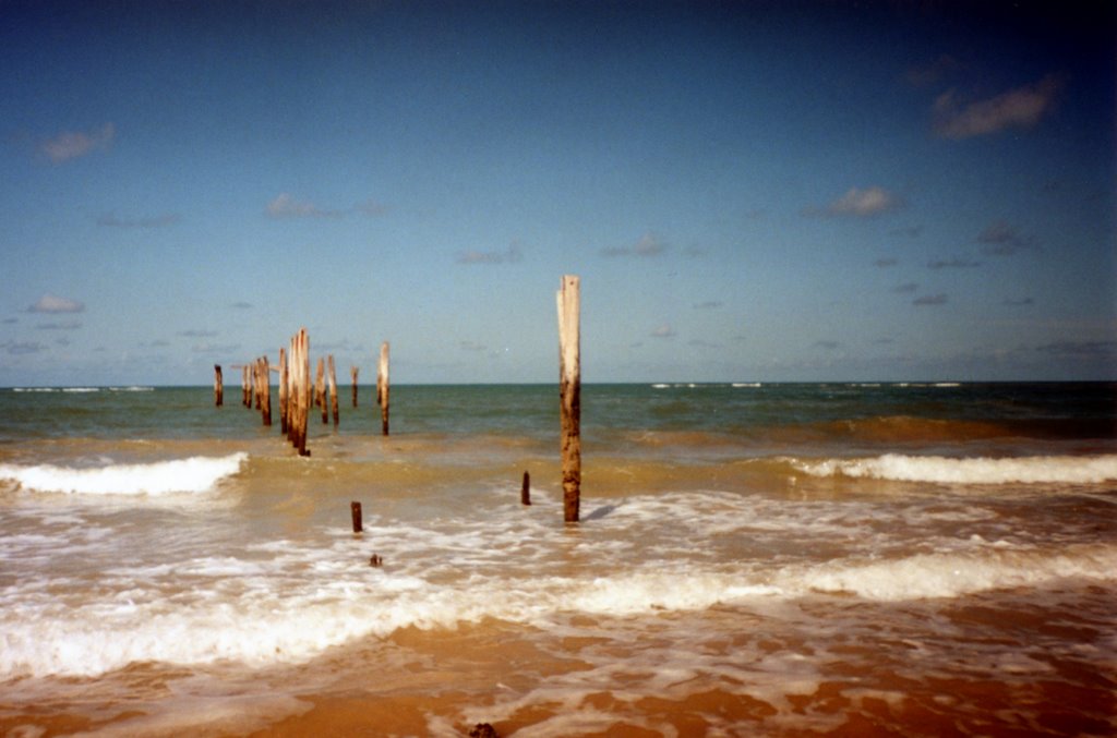 Ruínas Pier by Marcos Henrique Saat