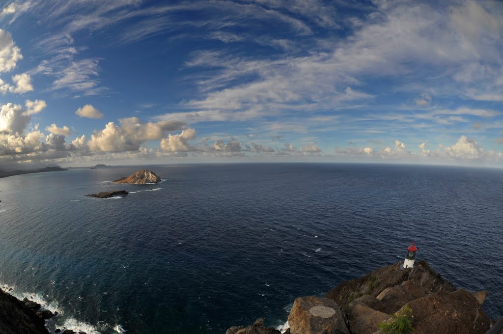 Makapuu Point Lighthouse by llobster1