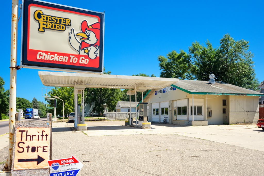 "Chester Fried Chicken To Go" at the Country C Store (Former Amoco Service Station) - Winthrop, MN - July 29th, 2011 by mnragnar