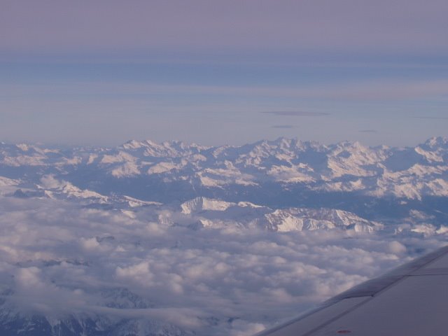 195 Flug über die Schweizer Alpen (Helvetic Airways, Fokker 100) by Daniel Meyer