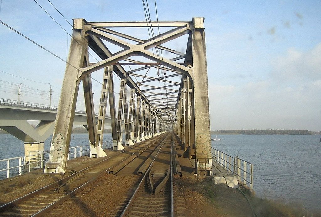 Moerdijkbruggen by alan desitter