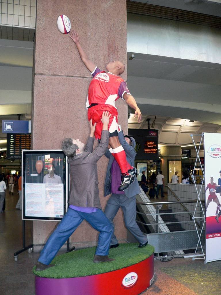 France, Lyon à l'intérieur de la gare SNCF de la Part-Dieu la décoration pour le Mondial de Rugby 2007 by Roger Narbonne