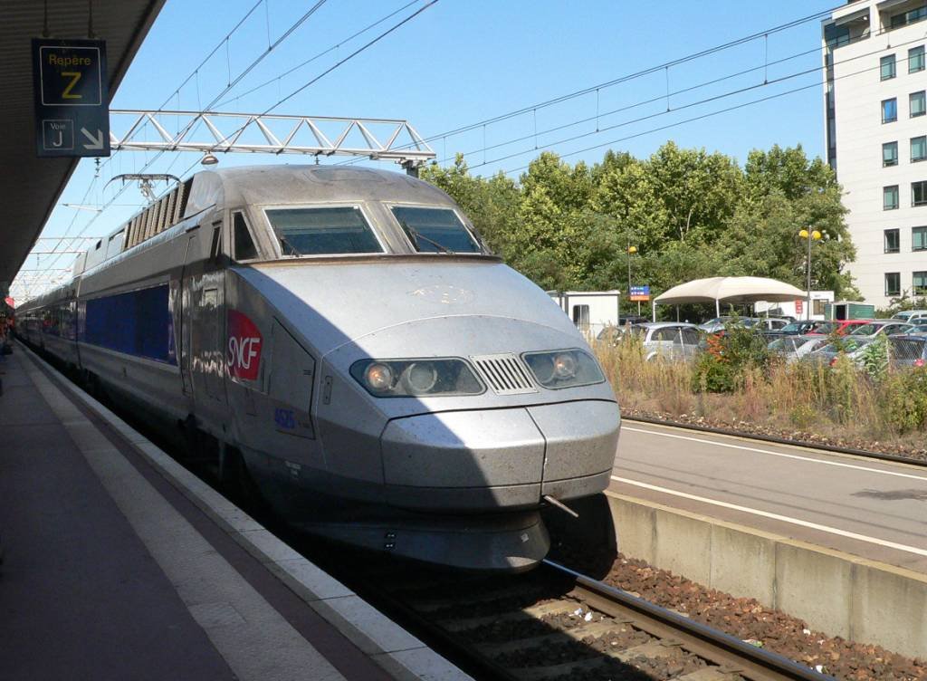 France, Lyon la gare SNCF de la Part-Dieu, l'arrivée d'un TGV by Roger-11