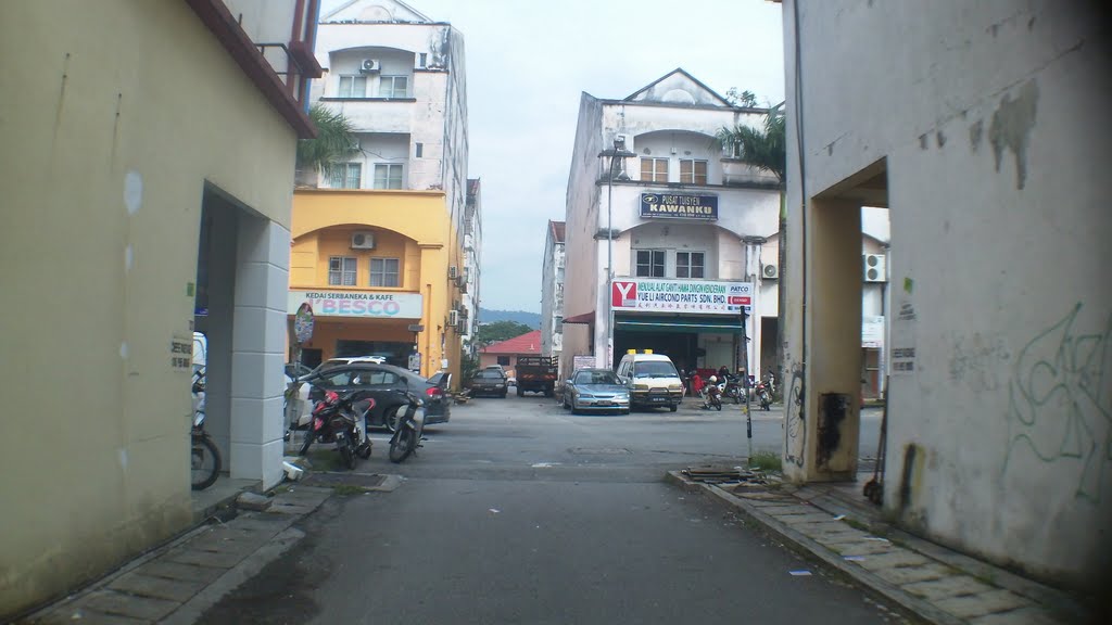 Connecting lane between Jalan Wangsa Setia 1 and 3, Wangsa Melawati by asanov