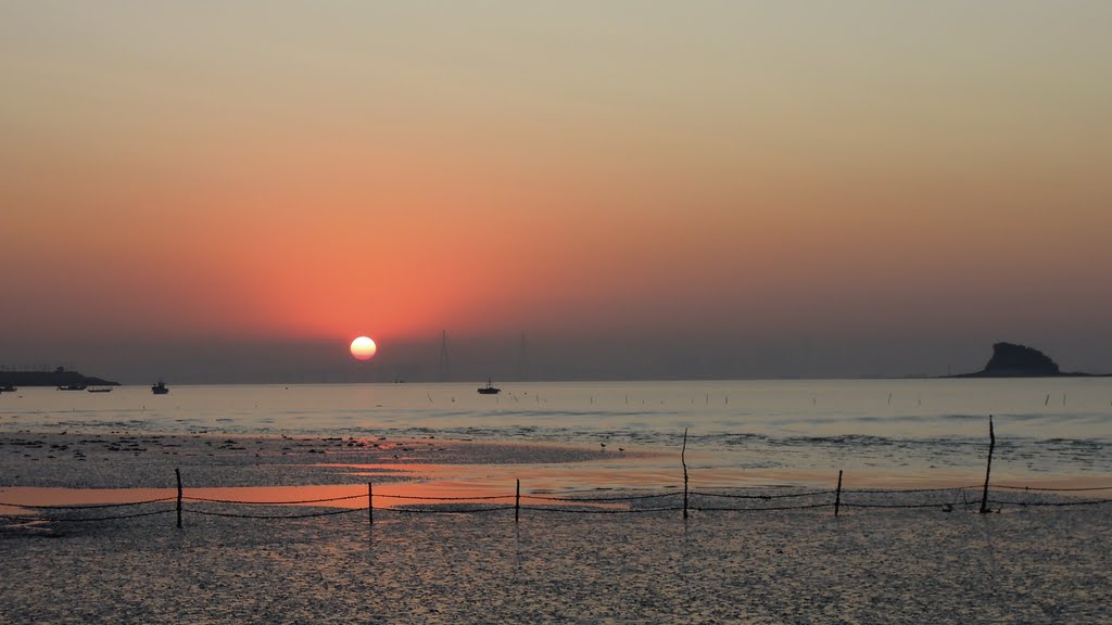 Sunrise at Jam-Jin-Do Island, In-Chun-Si, Korea by MC Han