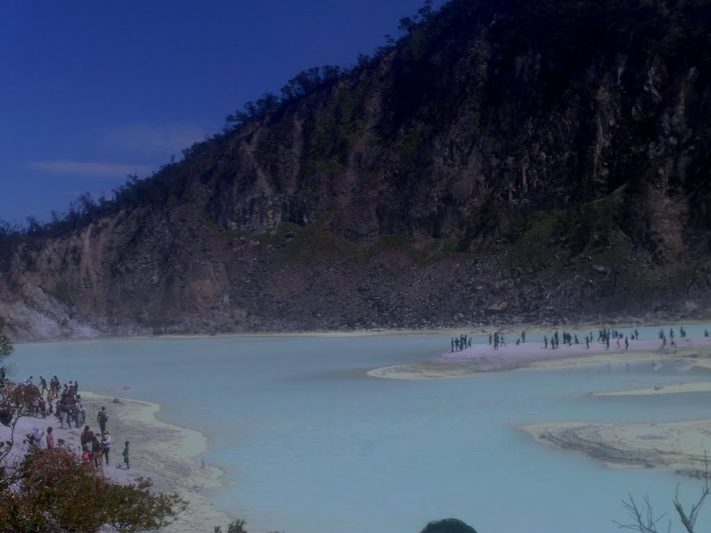 Kawah putih by udenruhiyat