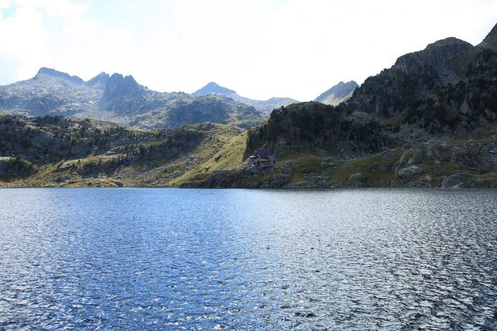 Lac Major des Colomèrs from the dam head. The new refuge is on the opposite side of the lake. by QuentinUK