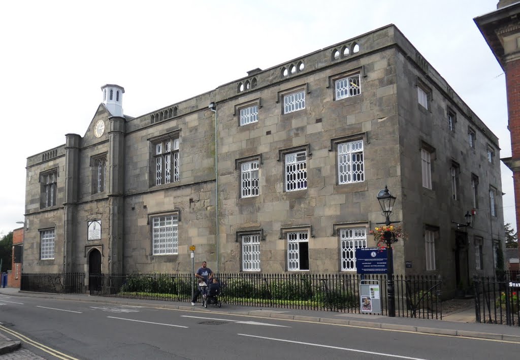 The Dixie Grammar school at the town centre by Bobsky.