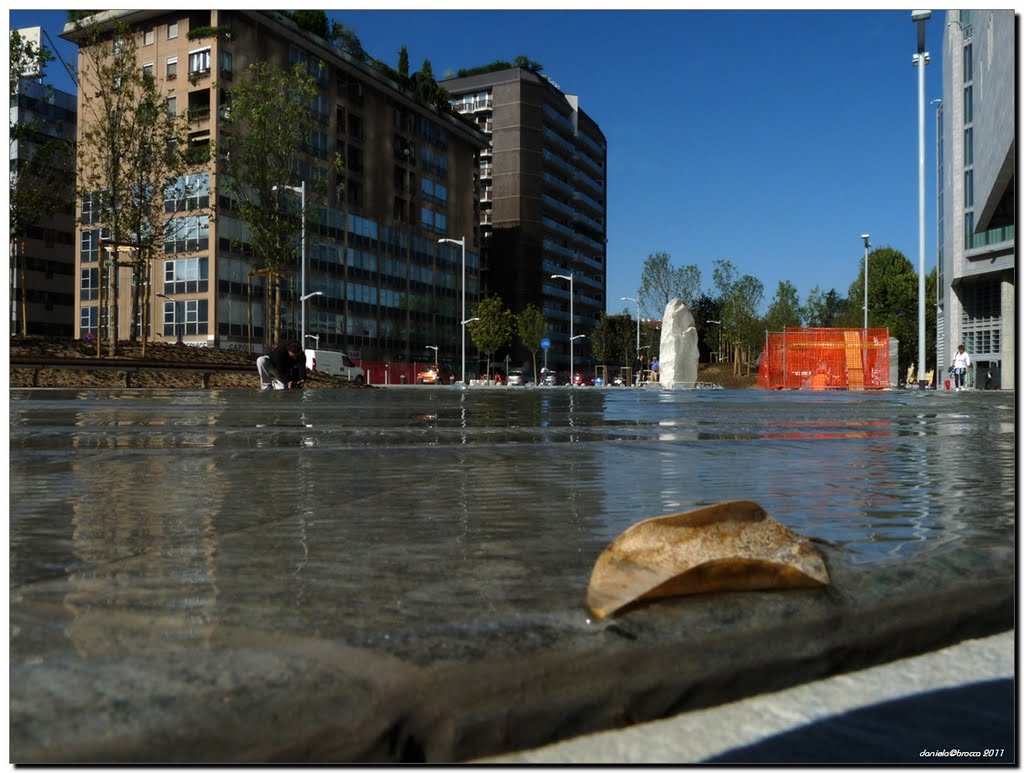 Fontana di Palazzo Lombardia- Ground level by Daniela Brocca