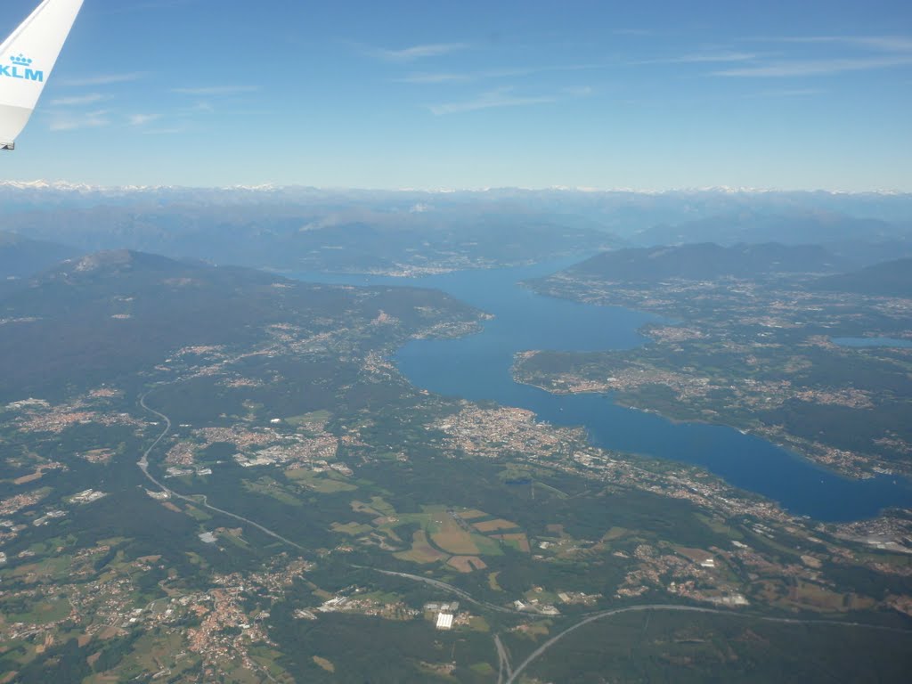 Lago Maggiore & Verbania visto dall'aereo by reto.knaak