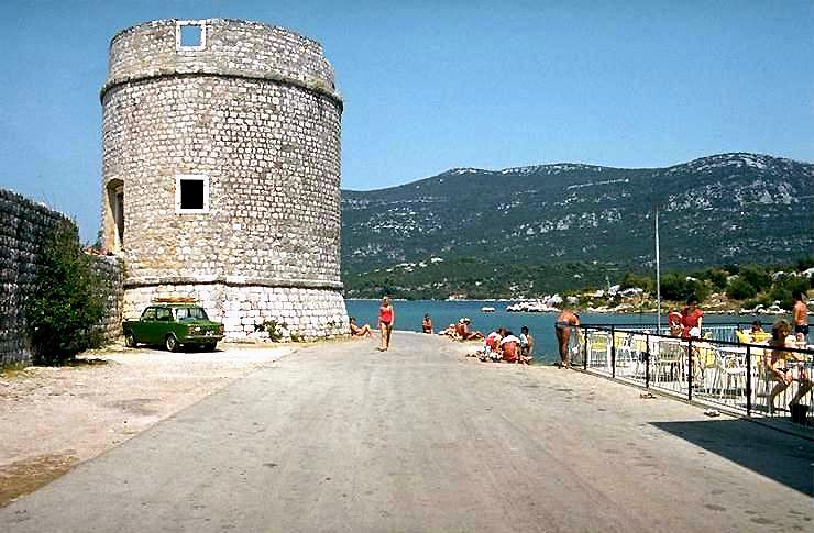 1980.07. - Mali Ston, a medieval fortress tower - Mali Ston, egy középkori erőd tornya by Farsang Péter