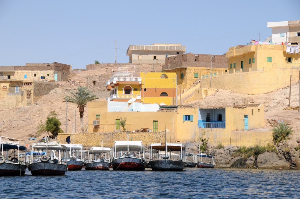 Boat landing to Temple of Philae by davidbroad