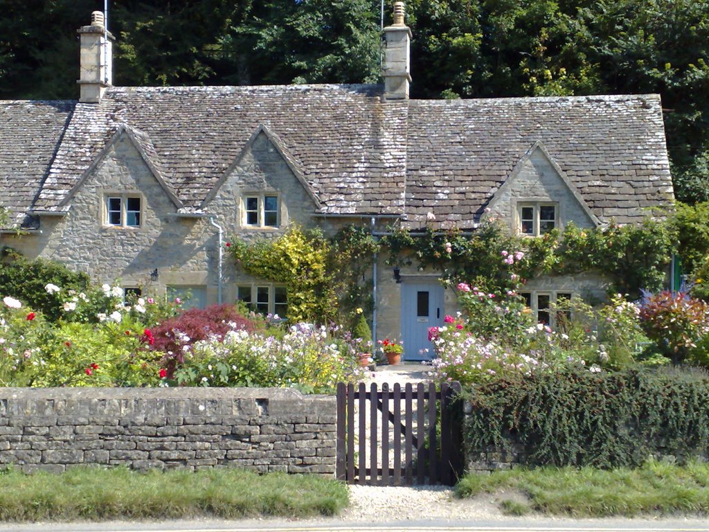 Cottage in Bibury, Oxon, UK by Geoff Leahy