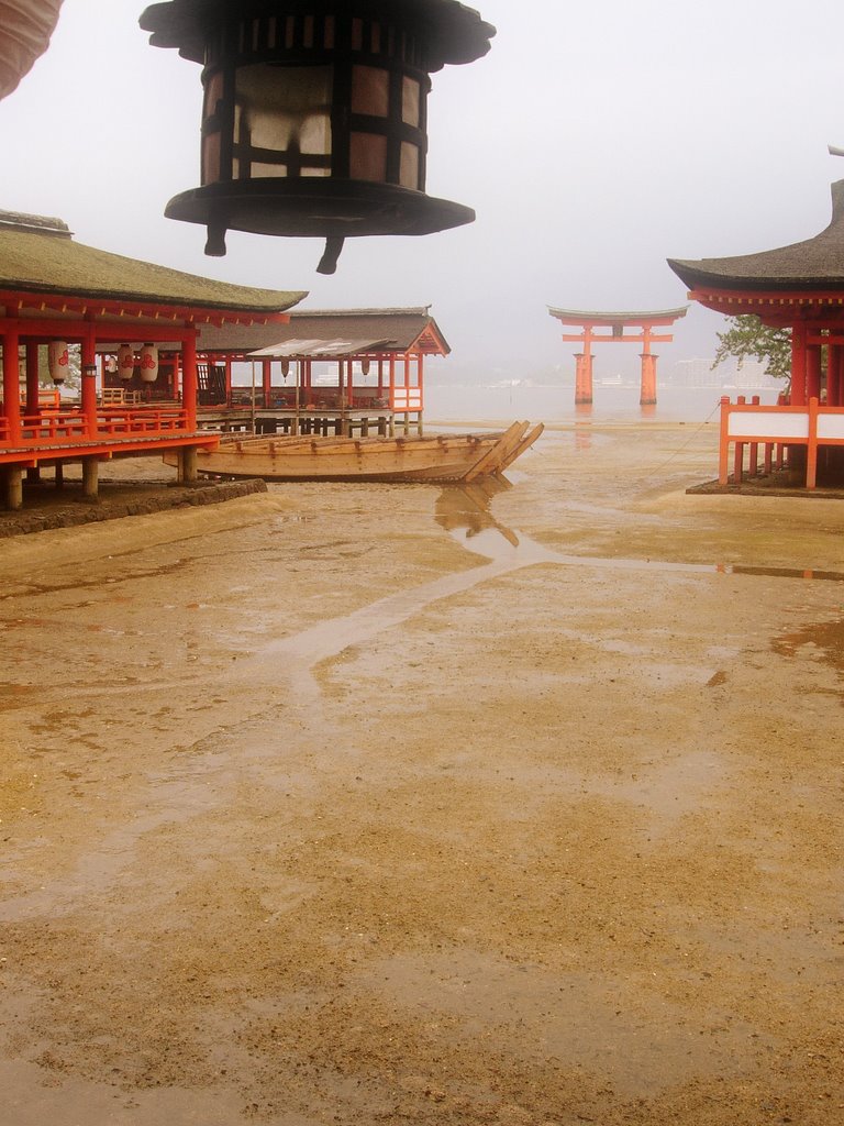 Japan, 〒739-0588 Hiroshima-ken, Hatsukaichi-shi, 宮島町Miyajimachō, １−1, 嚴島神社 長橋 by nollaigde