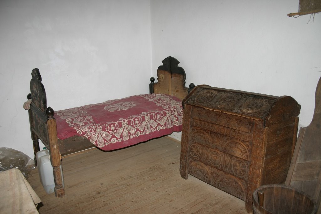 Child bad in chamber, Oszlai Woodward House Museum, Cserépfalu by MBagyinszky