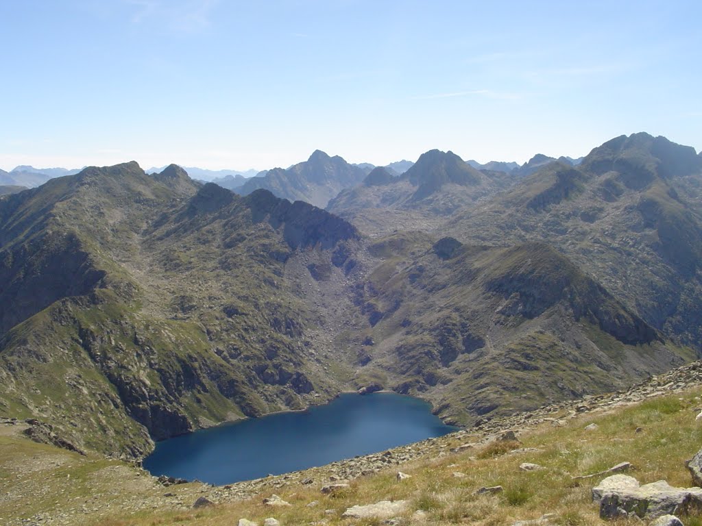 Lac Redon des del Tue deth Pòrt de Vielha (agost 2006) by EliziR