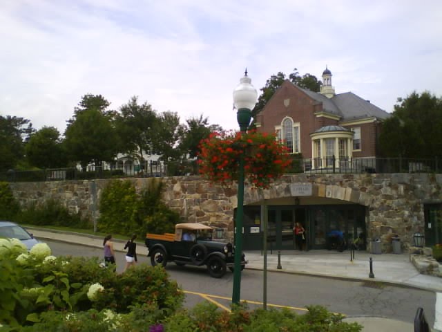 Public Library and vintage car (08-2010) by olivella ferret