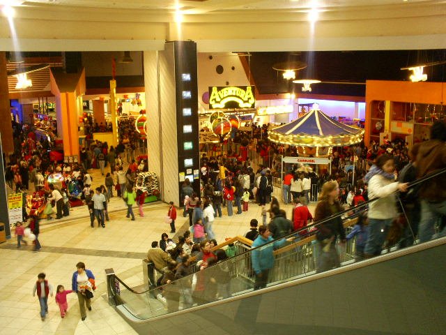 Interior Portal Temuco (AventuraCenter) by Juan Patricio Gonzal…