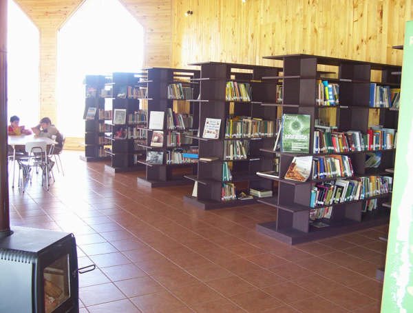 Biblioteca Municipal de Castro, Interior by bemscrack