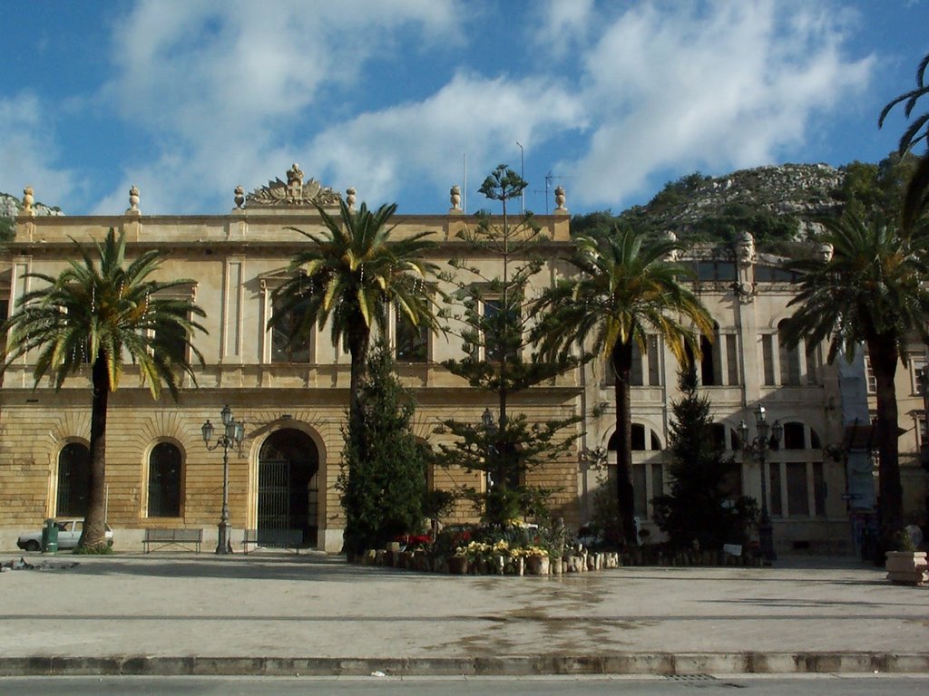 Modica - Caserma Carabinieri e Cinema Moderno by giomodica