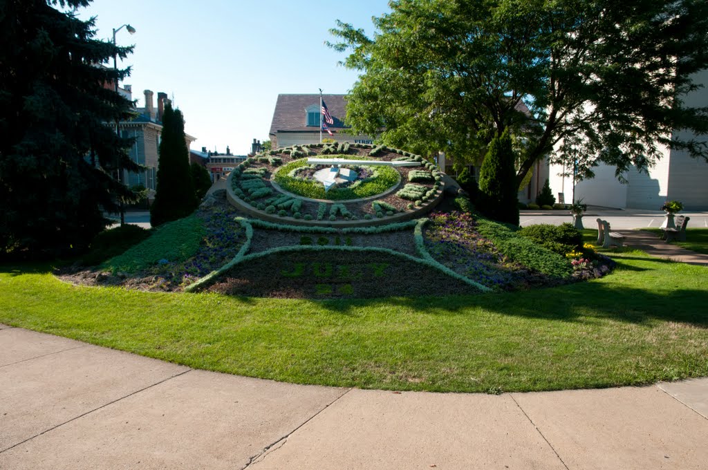 Flower Clock by Thoralf Schade