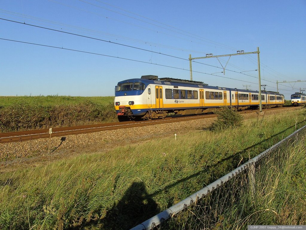 Trains - Hoek van Holland by guppy_34