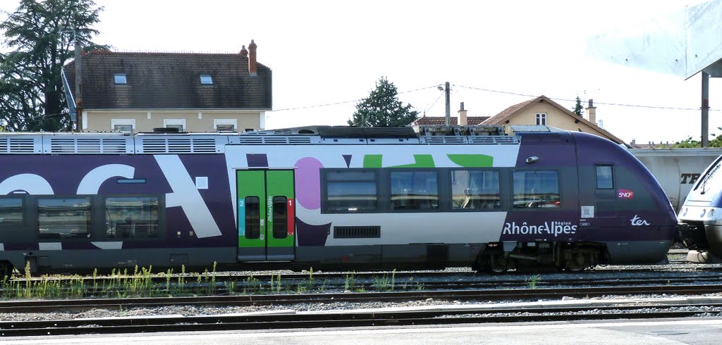 TER aux couleurs de Rhône-Alpes by Alain TREBOZ