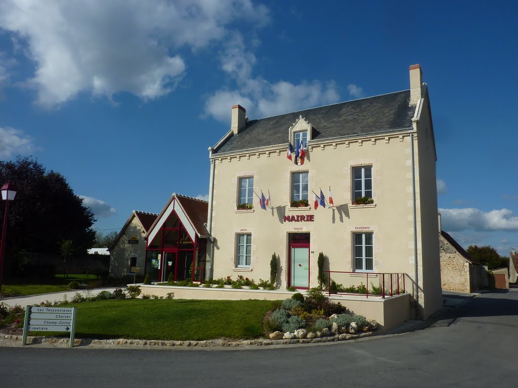 Nouvelle mairie ancien presbytère by jlucpasquier